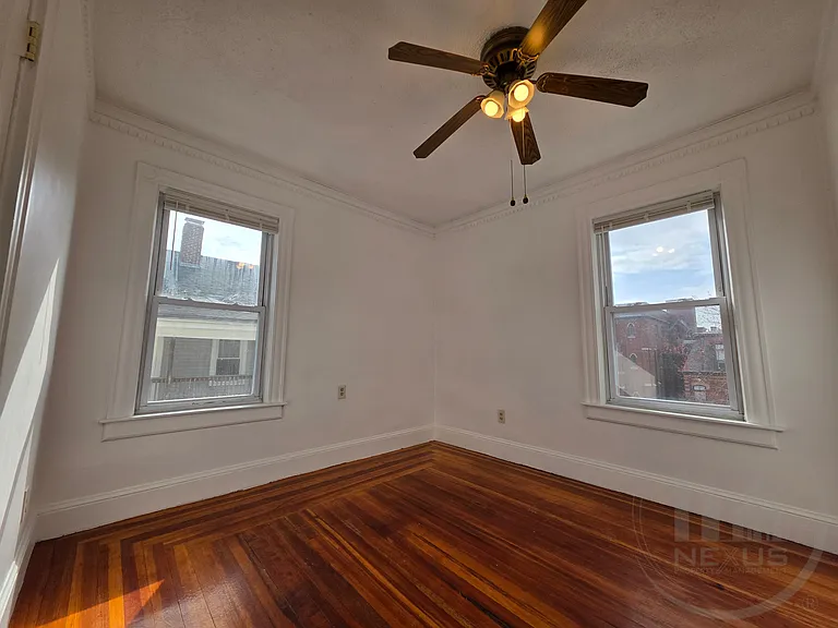 68 Park Ave 3rdFlr 2B/1B FreshPaint Hardwoods Spacious Office! PetsOK — Photo 8