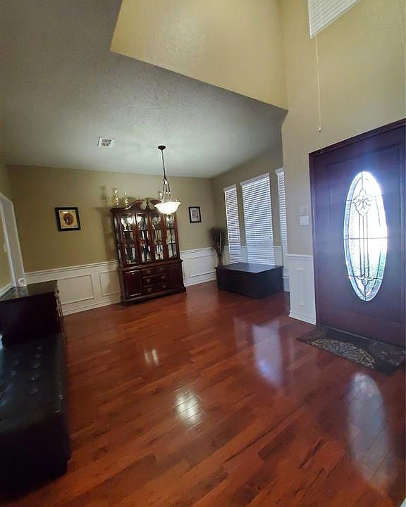 1st image of 4809 Thorntree Dr