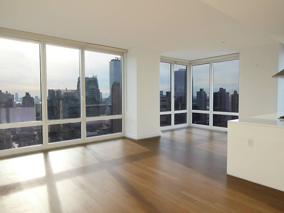 1st image of 247 W 46th St APT 803