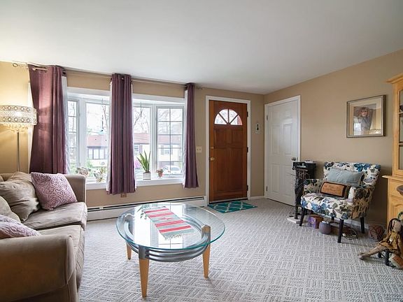 3rd image of 24 Vincenzo Dr