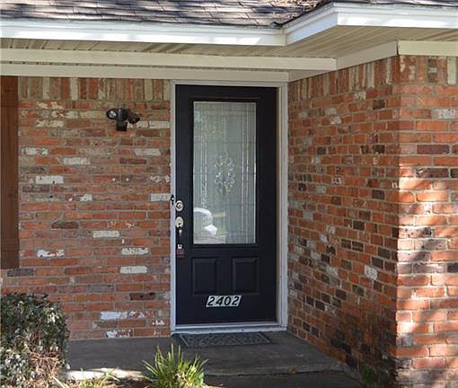 3rd image of 2402 Garden Dr