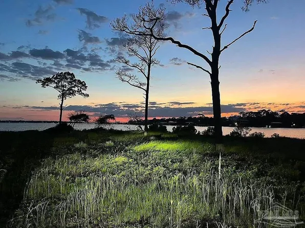 16356 Tarpon Dr, Pensacola, FL 32507