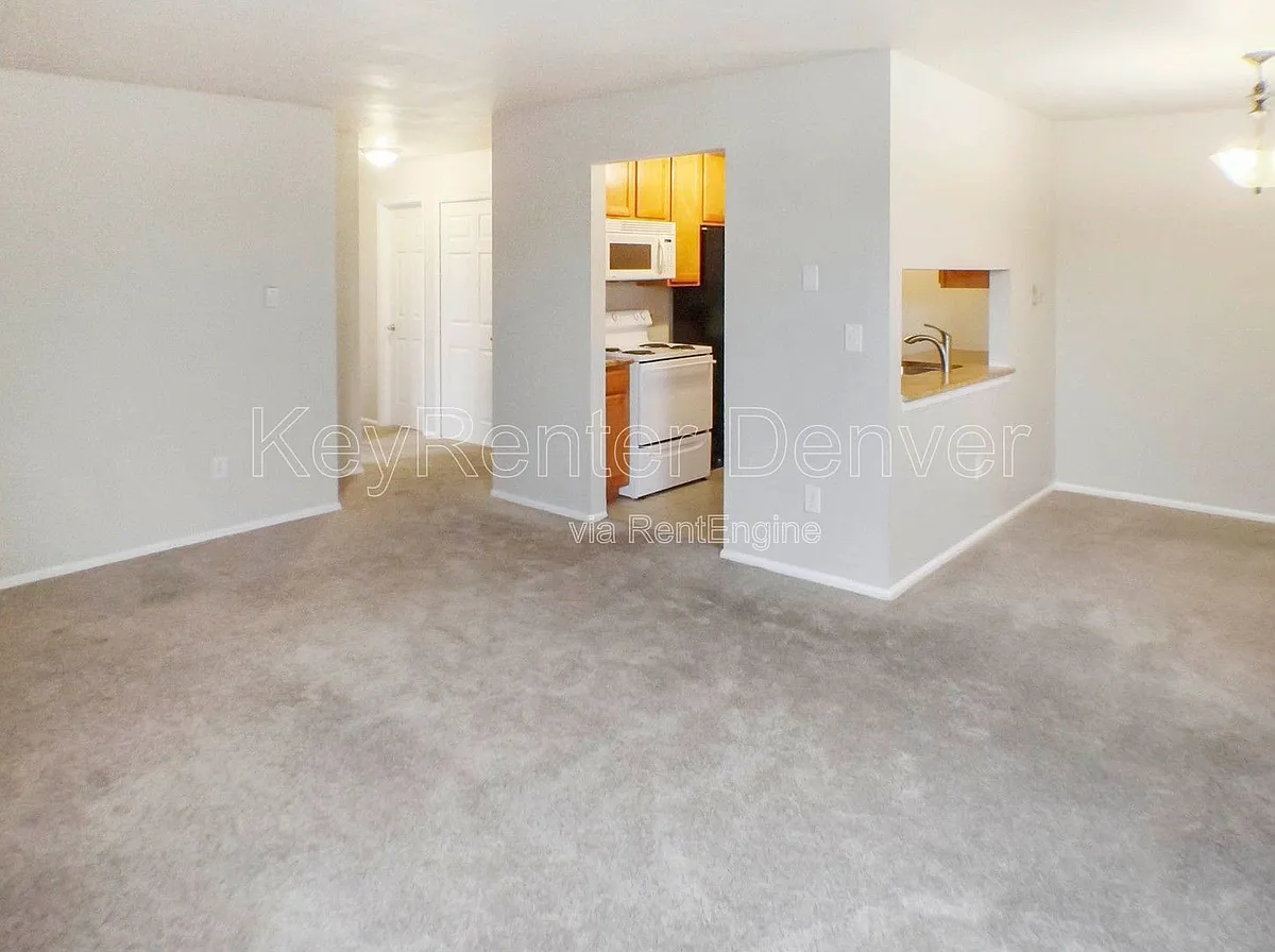Building Photo - 5873 S Prince St #207