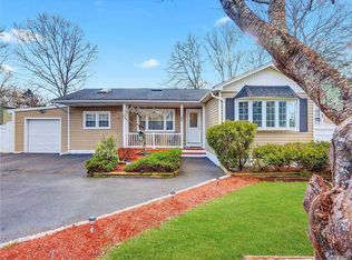 186 Washington Ave, Mastic Beach, NY 11951