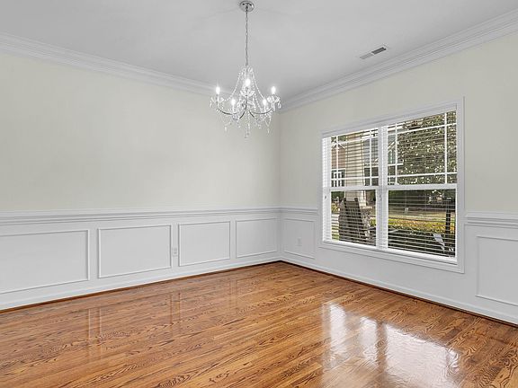 5th image of 27 Pine Island Dr