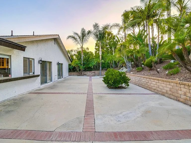 929 Darlene Ct — Photo 48