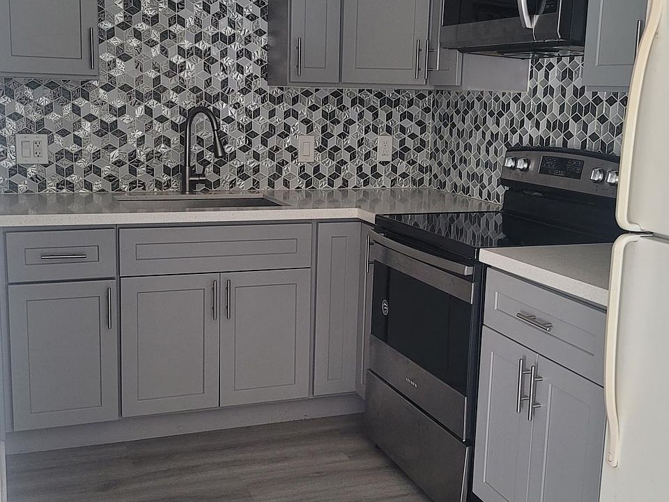 1st image of 2421 Karen Dr APT 3
