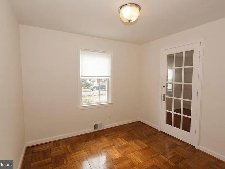 1419 N Longfellow St — Photo 22