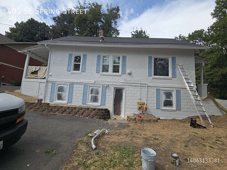 405 SE Spring St
