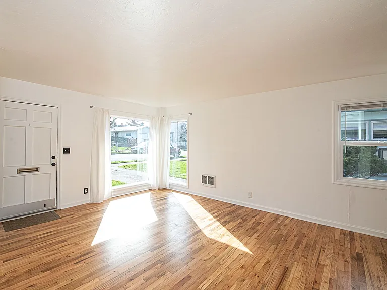 3033 N Halleck St — Photo 9