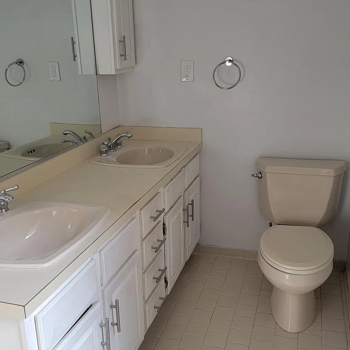 4 bed, 2.5 bath, 2436 sqft, $3,900 — Photo 2