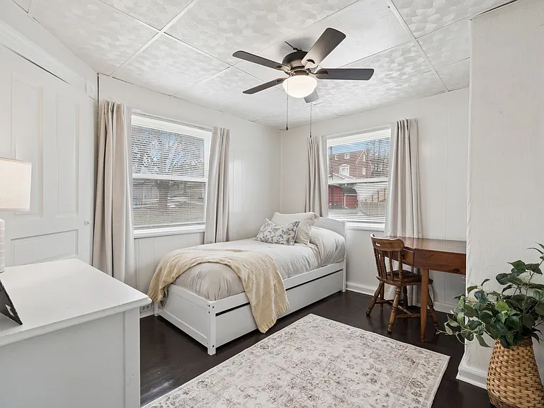 6 Webster Ave — Photo 10