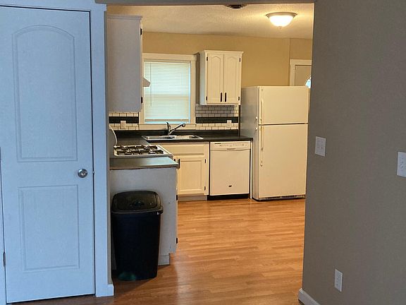 Front Entry leading to Kitchen