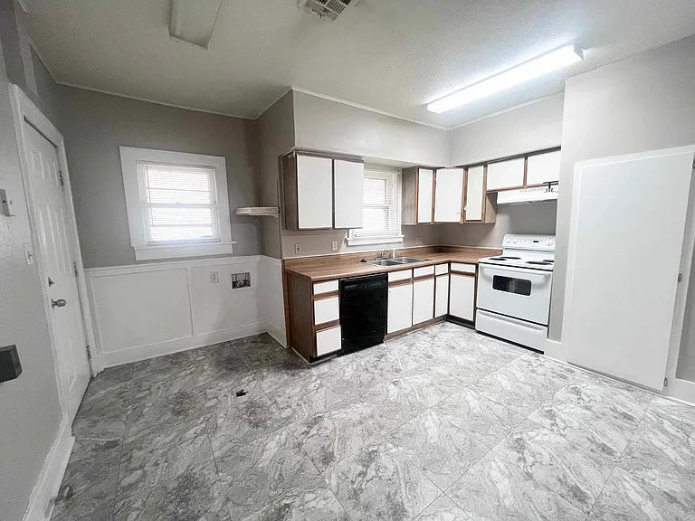 1432 NW 45th St — Photo 8