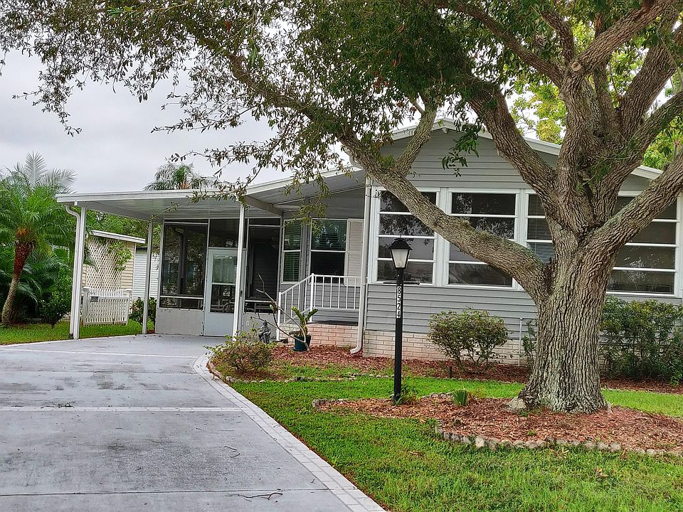 Home For Sale In Savanna Club