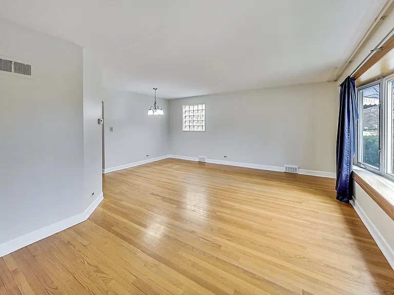 6210 N Harding Ave — Photo 2