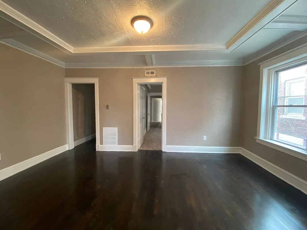 2 bed, 1.0 bath, 1178 sqft, $1,100 — Photo 2