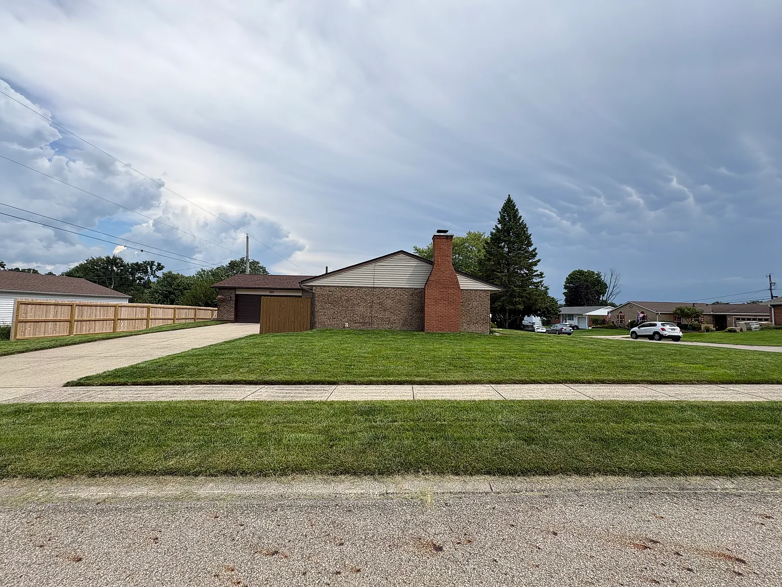 3 bed, 1404 sqft, $2,000 — Photo 2