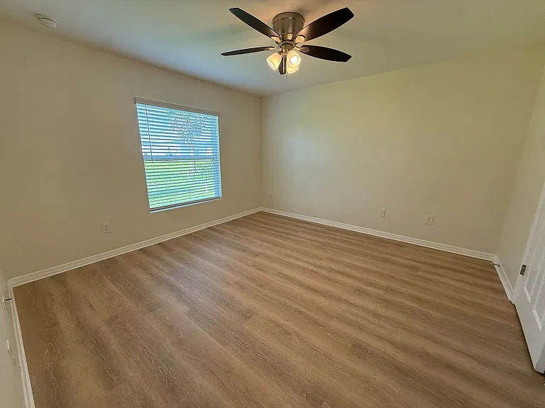 1108 NE 36th Ln — Photo 29