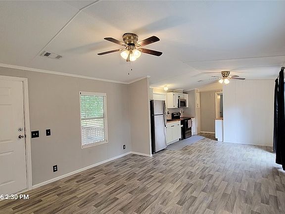 4th image of 450 Wildwood Ave