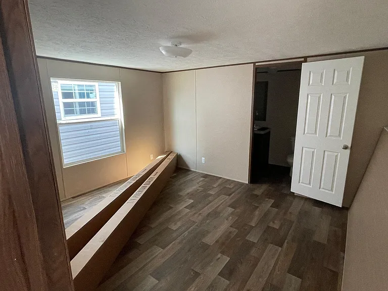 219 Garfield Dr — Photo 6