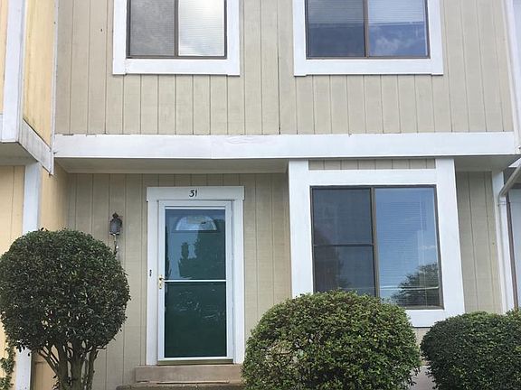 3rd image of 31 Sugarland Square Ct