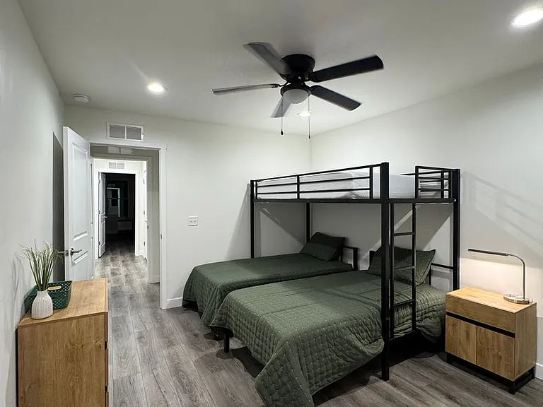 Bellaire Lofts — Photo 24