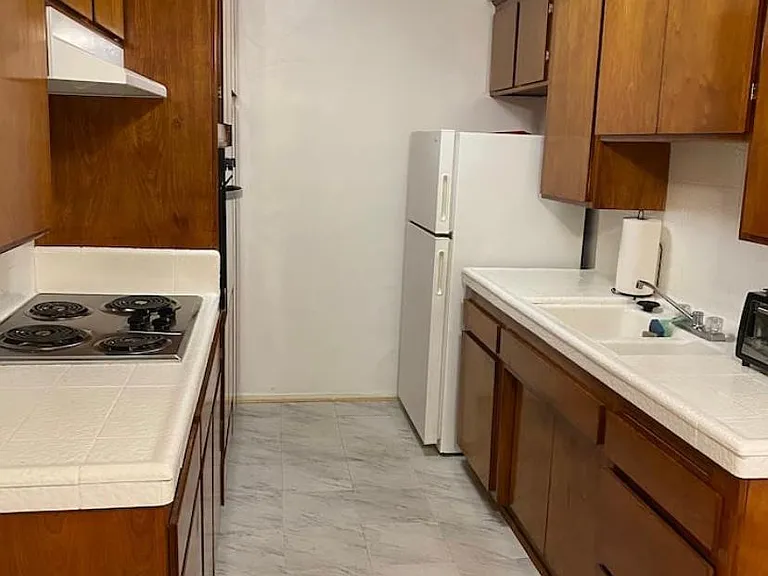 1228 S Saltair Ave #4 — Photo 12