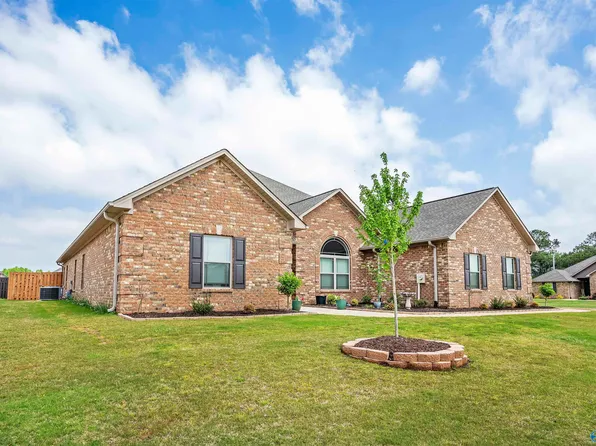 26439 Birkshire Ln, Athens, AL 35613