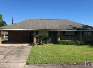 1124 E Fabian St, Gonzales, LA 70737