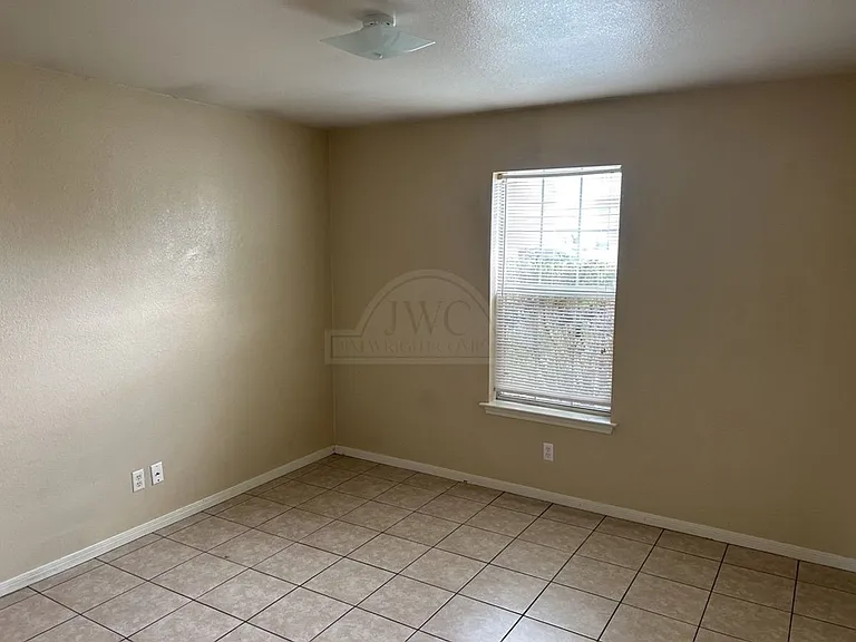 1905 Windward Dr — Photo 11