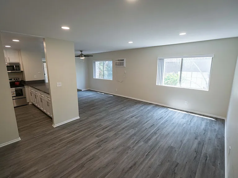2039 North Las Palmas Ave — Photo 23