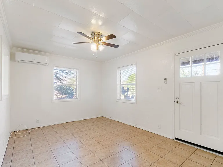 3715 E Glenn St — Photo 2