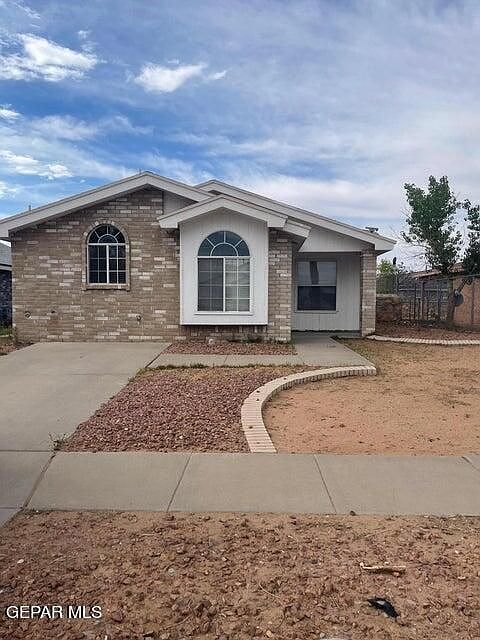 1st image of 11933 Royal Woods Dr