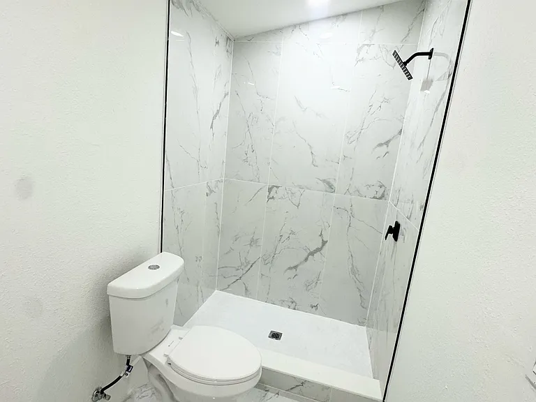 NE 2nd Pl — Photo 6