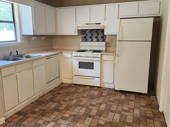 4th image of 7983 E Field Dr