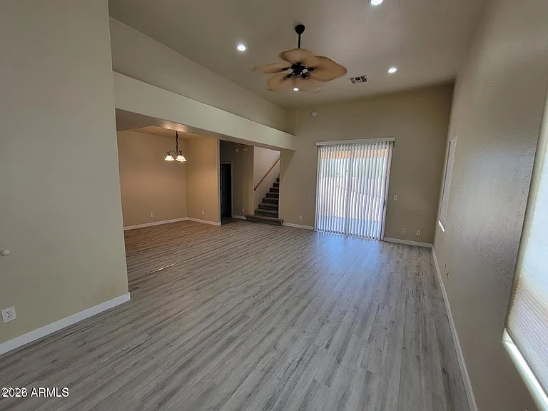 1629 E Grandview Rd — Photo 5