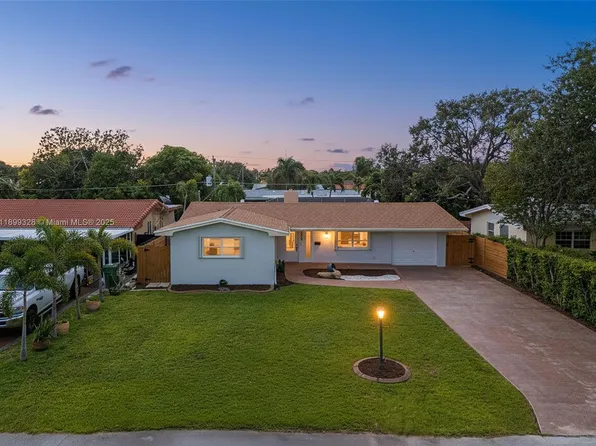 8860 NW 15th St, Pembroke Pines, FL 33024