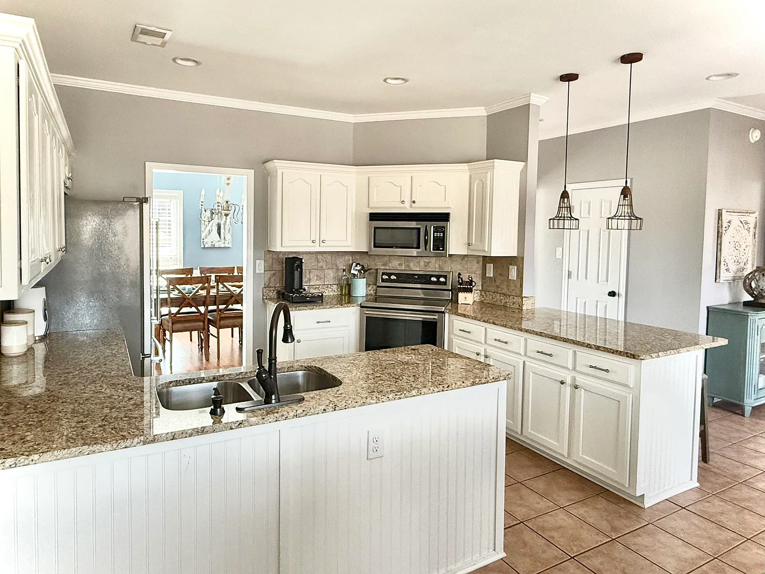 4 bed, 2.5 bath, 2433 sqft, $2,745 — Photo 4