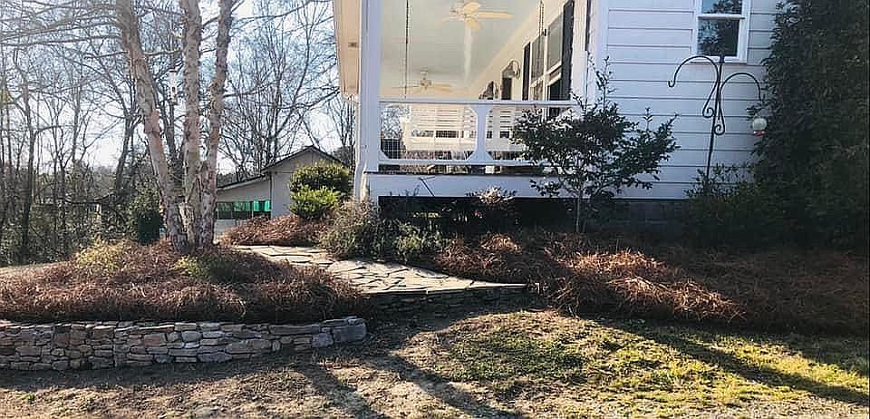 2nd image of 215 Mimosa Dr