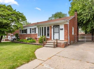 7041 Burnly St, Garden City, MI 48135