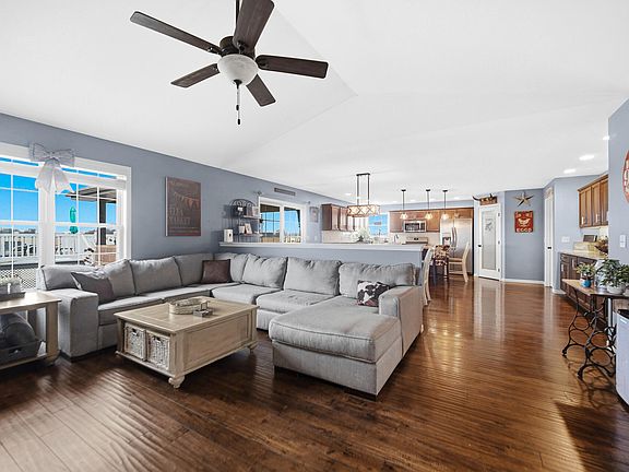 5th image of 1913 Holly St SE