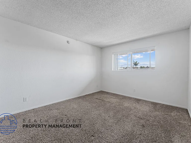 9842 Hamilton Ave. — Photo 12