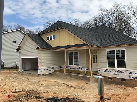 1-story,  3bed/2 bath in Tucker Branch Fountain Inn, SC 29644