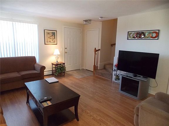 4th image of 60 Hawthorne Pl
