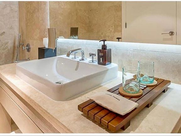 4th image of 2401 Collins Ave #1118