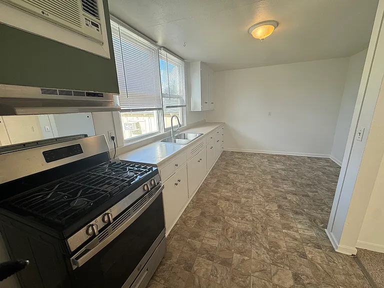 962 Charter Oak Ave — Photo 12