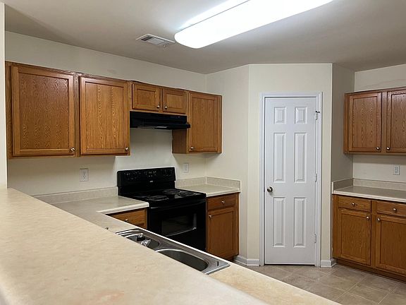 3rd image of 2870 Englewood Dr