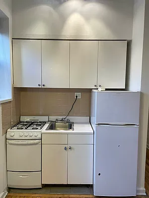 Rented by AZ REALTY NYC LLC | media 18