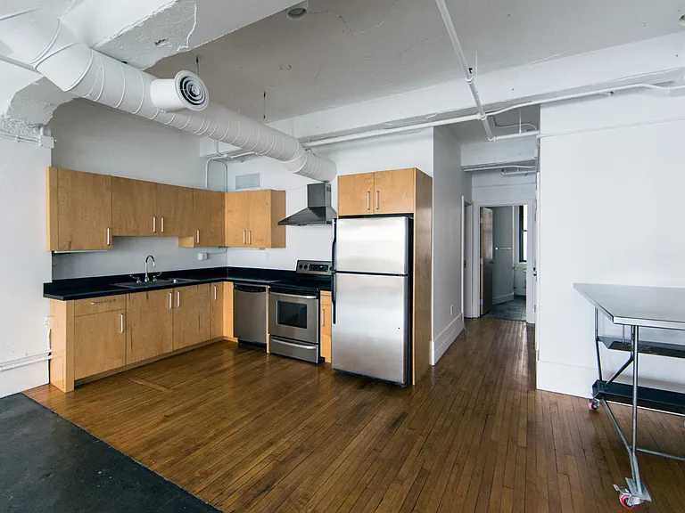 1525 Broadway — Photo 10